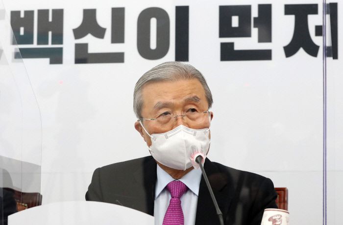 김종인 국민의힘 비상대책위원장이 31일 국회에서 열린 비상대책위원회의에서 발언하고 있다.  연합뉴스