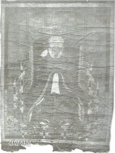 경기 장단군 진서면 대원리의 화장사에 있던 고려 공민왕의 초상. 가장 믿을만한 작품으로 여겨진다. 낮은 복두를 쓰고 얼궁을 앞으로 내밀고 있는 정면상이다.