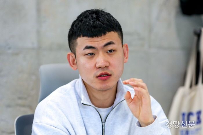 지난 4일 서울 마포구의 연습실에서 만난 ‘피식대학’의 김민수. 이석우 기자