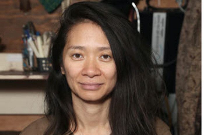 아시아계 영화인들이 주역이 된 미국 영화들이 잇달아 인기를 끌고 있다. 한국계 이민자의 삶을 그린 <미나리>, 넷플릭스 화제작 <내가 사랑했던 모든 남자들에게: 언제나 그리고 영원히>의 한 장면, <노매드랜드>의 클로이 자오 감독(위부터).