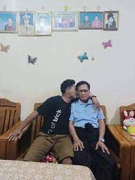 현재는 삭제된 한조툰 대위와 아버지가 함께 찍은 사진/레딧