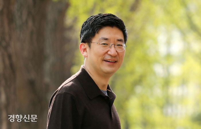 김세연은 보수주의자, 박용진은 진보주의자이다. 그러나 한국 정치의 변화를 위해 세대교체가 절실하다는 데는 공감한다. 김세연은 “변화에 민감한 기업에선 벌써 30대 임원들이 나오고 있다”면서 “가장 변화가 느린 곳 중 하나가 정치”라고 비판했다. 강윤중 기자