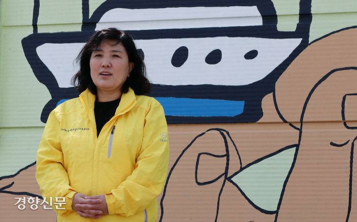 지상준군 어머니 강지은씨가 9일 경기도 안산시 단원구 4.16세월호참사가족협의회 사무실에서 인터뷰 하고 있다. 김기남 기자