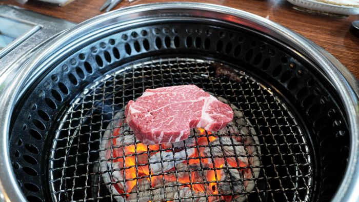 악양에서 발효한 솔잎을 사료에 섞어 먹인 솔잎 한우.