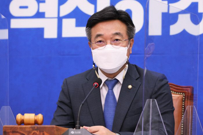 더불어민주당 윤호중 원내대표 겸 비상대책위원장이 21일 오전 서울 여의도 국회에서 열린 비상대책위원회 회의에서 발언하고 있다. /연합뉴스