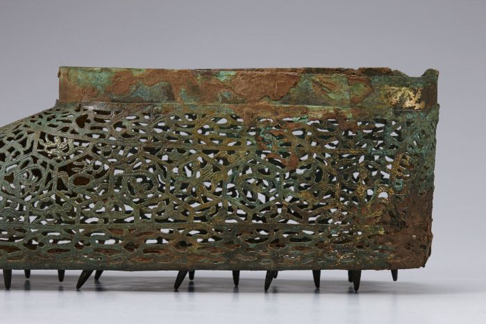 고창 봉덕리 1호분 출토 금동신발 측면 모습.   문화재청 제공