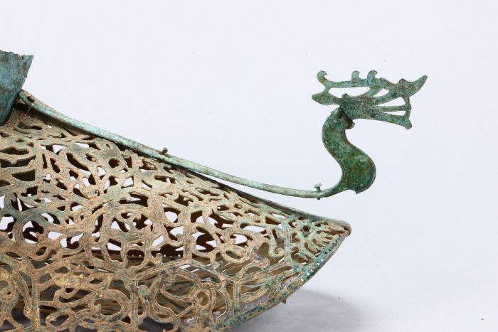 나주 정촌고분 출토 왼쪽 금동신발의 발등 장식.   문화재청 제공