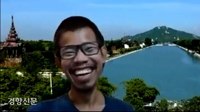 미얀마 만달레이 시위를 주도하고 있는 타이자 산 / 다큐앤드뉴스