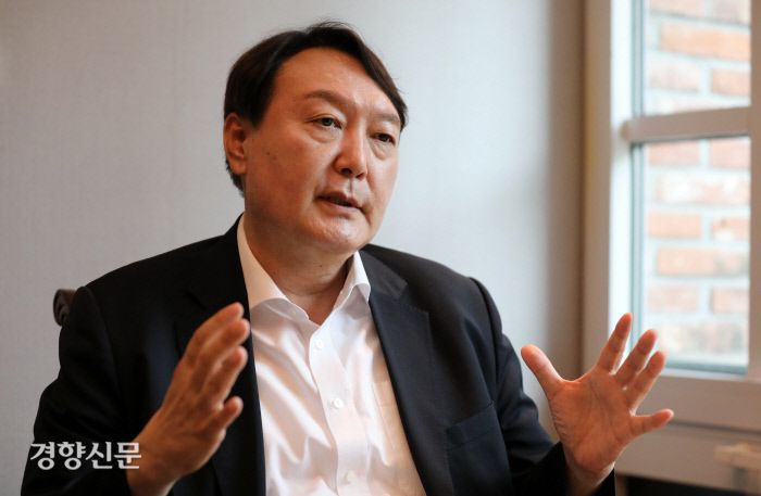 야권 대선주자로 나선 윤석열 전검찰총장이 7일 서울 종로구의 한 음식점에서 경향신문과 인터뷰를 하고 있다. 박민규 선임기자