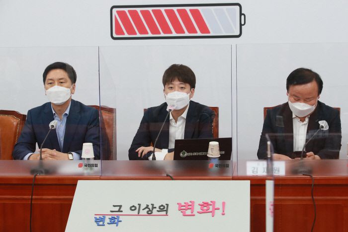 이준석 국민의힘 대표가 22일 오전 국회에서 열린 최고위원회의에서 발언하고 있다. 국회사진기자단