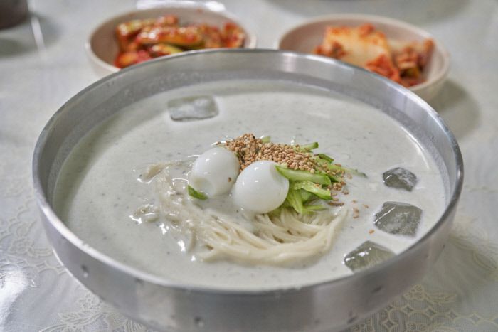 인제에서 시장 구경은 제대로 못했지만 괜찮은 콩국숫집 하나를 건졌다.