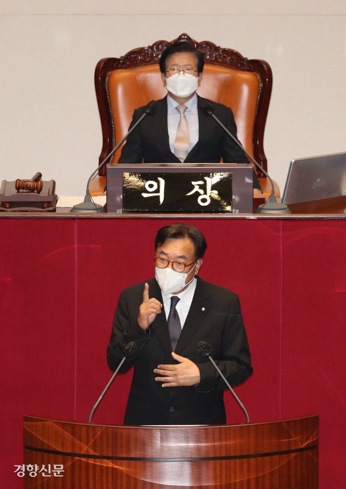 정진석 국민의힘 의원이 31일 오후 서울 여의도 국회에서 열린 제390회국회(임시회) 제1차 본회의에서 하반기 국회부의장으로 선출된 후 소감을 밝히고 있다. 국회사진기자단