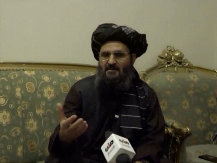압둘 가니 바라다르 탈레반 과도정부 부총리 대행이 지난 15일(현지시간) 동영상에 등장해 부상설을 부인하고 있다. |로이터연합뉴스