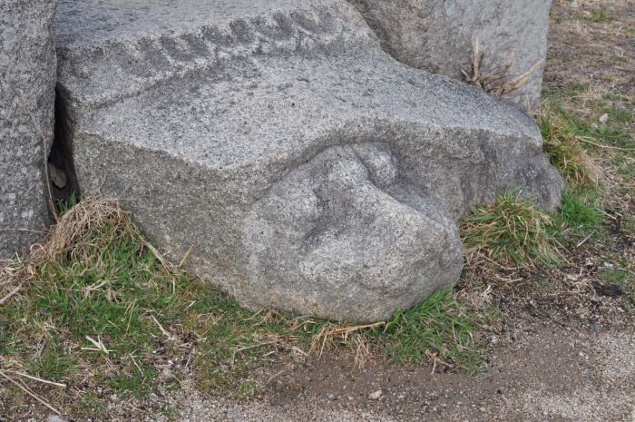 분황사 당간지주의 귀부형 간대석. 귀부(龜趺)는 ‘거북 모양으로 만든 비석의 받침돌’이다. 문화재청 제공