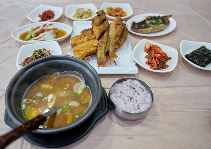 삼치, 조기, 가자미, 놀래미… 국내산 생선구이 한 접시에 밥 한 공기가 뚝딱이다.