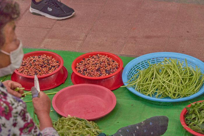 명절 대목장이 끝나고 썰렁한 태안 서부시장에서는 각양각색의 콩과 팥이 곳곳에서 손님을 맞았다.