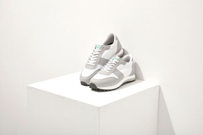 신동빈 롯데그룹 회장이 신어 유명해진 친환경 소재 운동화. 롯데그룹 제공