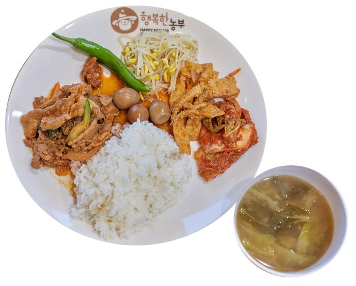 합천 명소 영상테마파크의 숨은 맛집은 진솔함이 가득한 로컬푸드 백반 식당이었다.