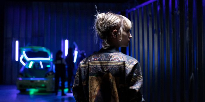 영화 <티탄>의 한 장면 | 왓챠 제공