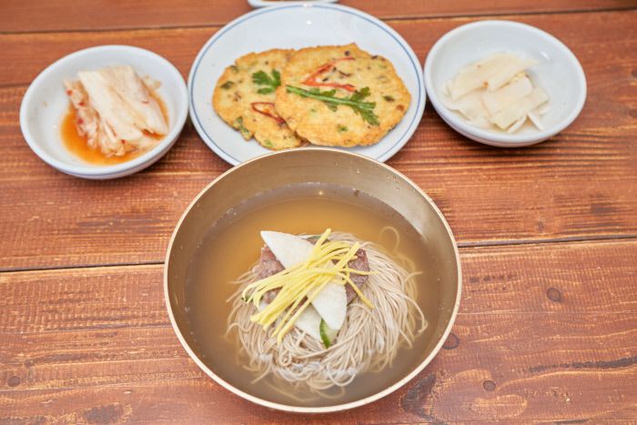 은은한 육향의 평양냉면과 녹두전