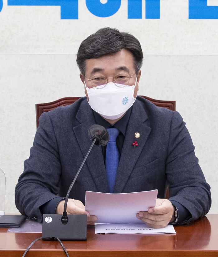 윤호중 더불어민주당 원내대표가 지난 28일 오전 국회에서 열린 원내대책회의에서 발언하고 있다. 국회사진기자단