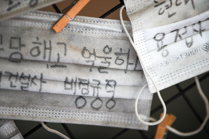 아시아나KO 비정규직 해고자들이 지난해 10월27일 서울 중구 서울고용노동청 앞에서 부당해고 항의 농성을 하고 있다. 이준헌 기자