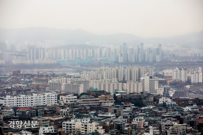 서울 남산서 바라본 용산과 반포 방향 아파트단지.이석우 기자