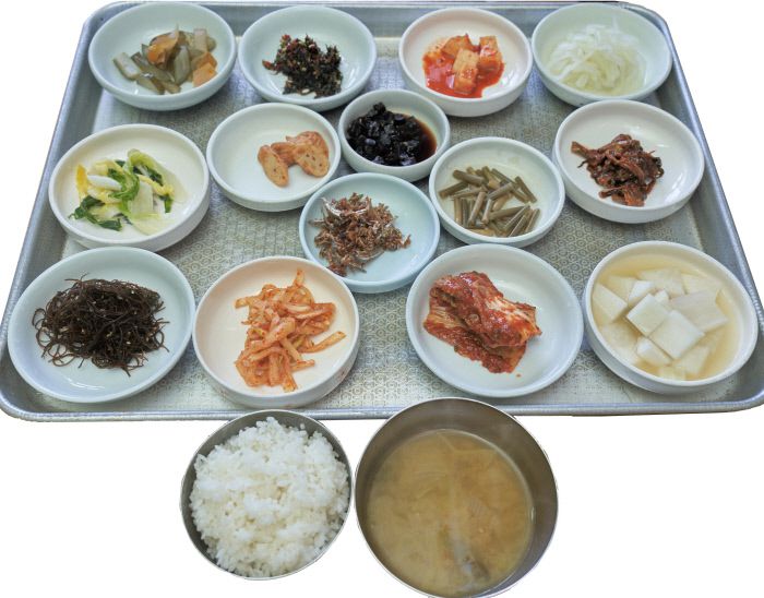 밥과 사람의 소중함을 새삼 느끼게 한 3000원 시장 백반.