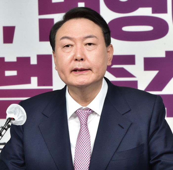 윤석열 대선 후보가 서울 여의도 국민의힘 중앙당사에서 '자유 평화 번영의 혁신적 글로벌 중추국가' 외교안보 글로벌 비전 발표를 갖고 있다. 국회사진기자단