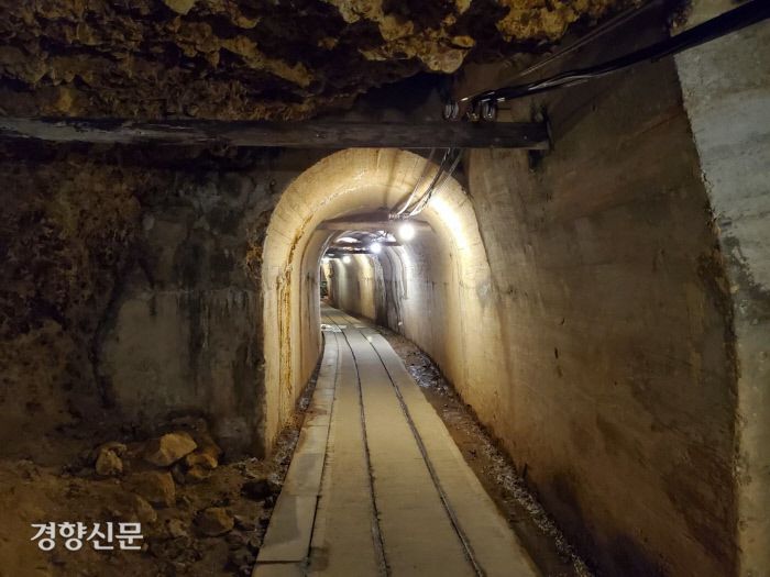 정부가 일본의 사도(佐渡) 광산 유네스코 세계문화유산 등재 추진을 저지하기 위한 ‘총력전’에 나섰다.                 연합뉴스