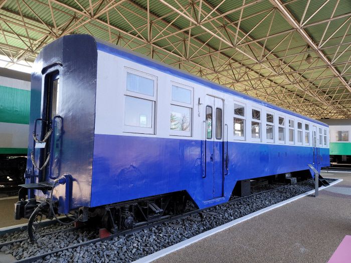 ‘협궤 객차 18011호’. 문화재청은 “ 1965년 인천공작창에서 제작되어, 국내 협궤철도인 수여선, 수인선에서 운행되었다. 서해안 주민들의 중요 교통수단으로써 서민들의 낭만과 애환이 담겨 있는 생활문화사적 가치 및 근대기 철도교통의 역사를 지니고 있는 유물”이라고 했다. 문화재청 제공