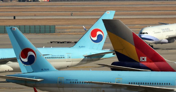 영종도 인천국제공항 주기장에 대기중인 대한항공과 아시아나항공 항공기. 연합뉴스