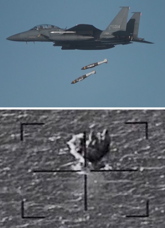 공군 F-15K 전투기가  24일 북한의 대륙간탄도미사일(ICBM) 발사에 대응해 동해상에서 발사한 합동직격탄이 표적에 명중하고 있다. 국방부