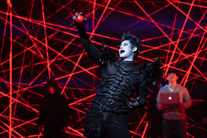 뮤지컬 <데스노트>의  사신 류크(서경수). 오디컴퍼니 제공