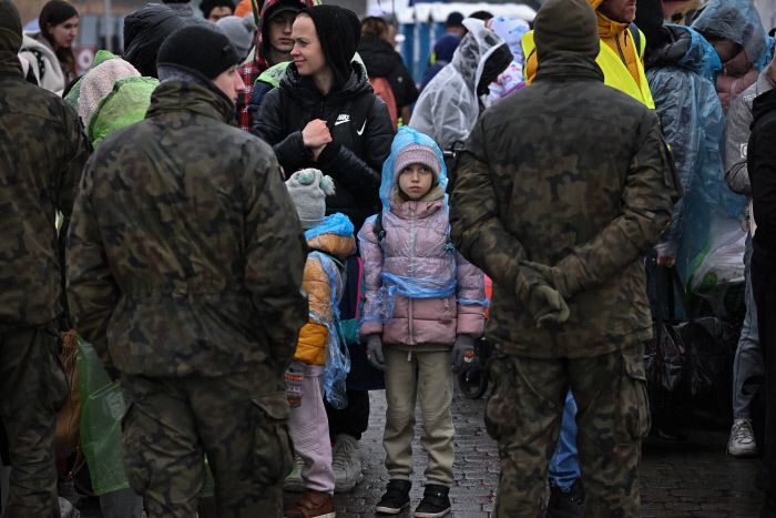 폴란드 메디카 국경에 도착한 우크라이나 난민들. | 게티이미지