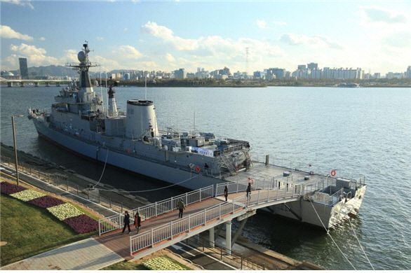 서울함공원 서울함에 정박돼있는 서울함. |서울시 제공