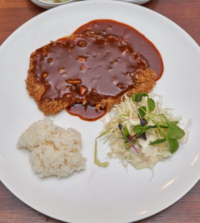 장수 사과 소스로 색다른 ‘돈까스’