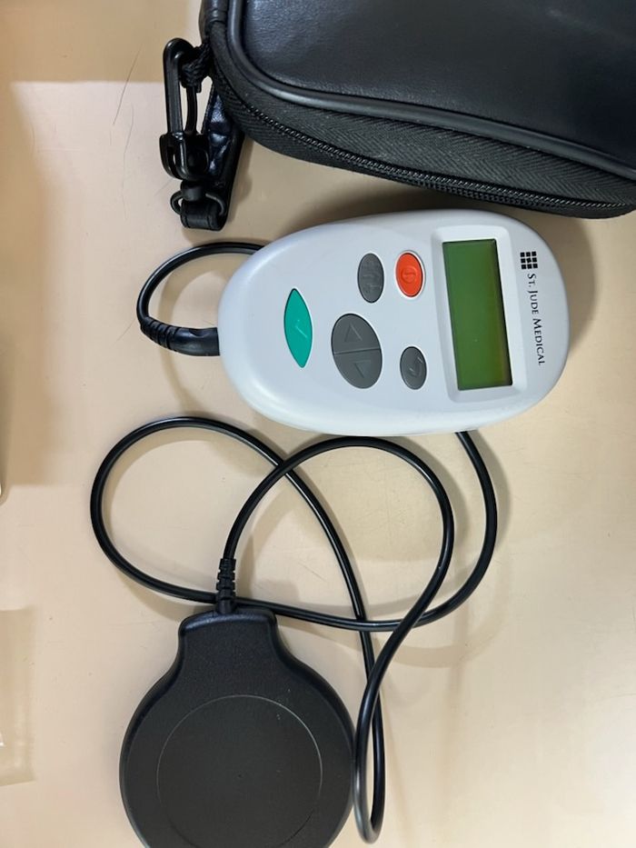 복합부위통증증후군(CRPS) 환자  조재희씨가 통증을 덜기 위해 사용하는 척수자극기 리모컨. 조재희씨 제공