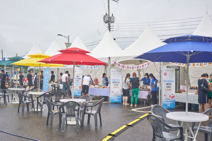 김제시가 로컬푸드사업 다각화 일환으로 여는 콩쥐·팥쥐 문화장터.