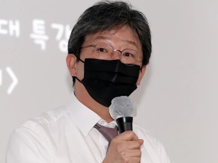 유승민 전 의원이 지난달 29일 오전 대구 북구 경북대학교에서 ‘무능한 정치를 바꾸려면’이라는 주제로 특강을 하고 있다. 연합뉴스