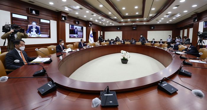 추경호 경제부총리 겸 기획재정부 장관이 19일 오전 서울 종로구 정부서울청사에서 열린 비상경제장관회의에서 발언하고 있다. 연합뉴스.