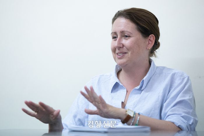 새라 보르셔스 유엔세계식량계획(WFP) 다답지역 사무소장이 11일(현지시간) 지역 사무소에서 경향신문과 인터뷰를 하고 있다. 케냐｜성동훈 기자