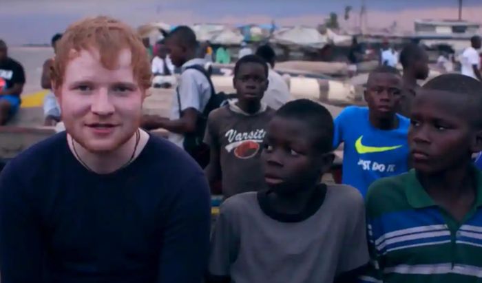 2017년  ‘최악의 자선광고상’을 수상한 영국 가수 에드 시런의 광고 영상 화면