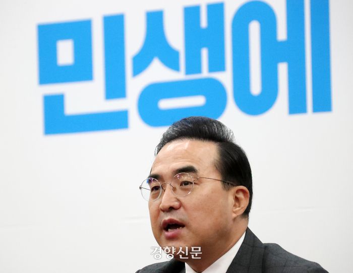 박홍근 더불어민주당 원내대표가 6일 국회에서 열린 원내대책회의에서 발언을 하고 있다. 박민규 선임기자