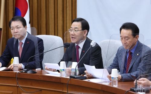 주호영 국민의힘 원내대표가 27일 오전 국회에서 열린 원내대책회의에서 발언하고 있다. 연합뉴스