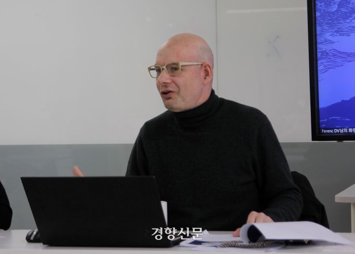 미국 미들베리국제대학원 겸임교수이자, PIF 후쿠시마 방사능 오염수 방류 과학자 자문단 위원인 페렝 달노키 베레스 교수가 지난 25일 서울 용산구 그린피스 서울사무소에서 기자들과 만나 인터뷰를 하고 있다. 강한들 기자