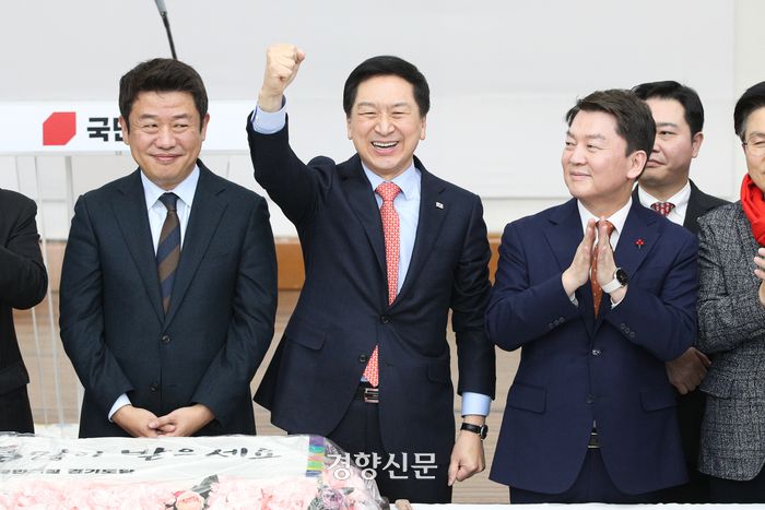 국민의힘 당대표 선거 출마를 선언한 김기현 의원이 1월 10일 경기도 수원시 국민의힘 경기도당에서 열린 신년인사회에서 인사를 하고 있다. / 수원 | 성동훈 기자