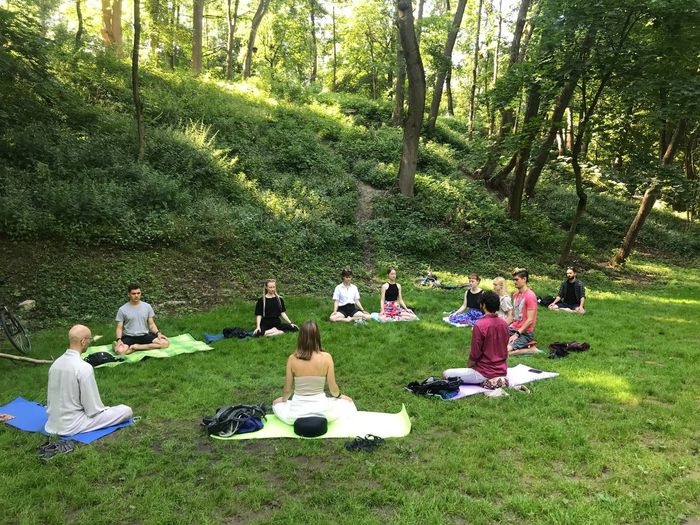 원학 스님은 센터가 마련되기 전에는 공원에서 시민들을 대상으로 명상 수업을 수업을 진행했다. 원학 스님 제공