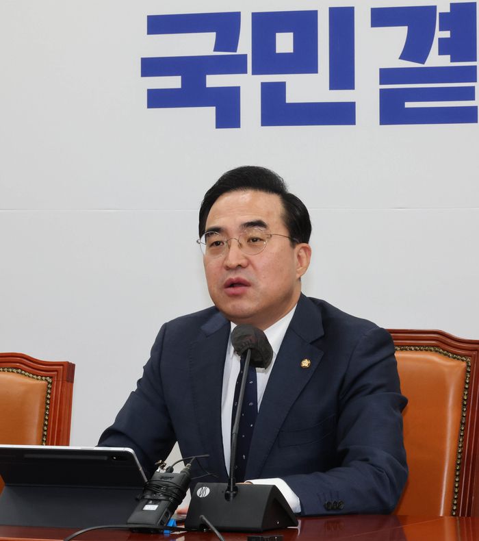 더불어민주당 박홍근 원내대표가 2일 국회에서 열린 정책조정회의에서 발언하고 있다. 연합뉴스
