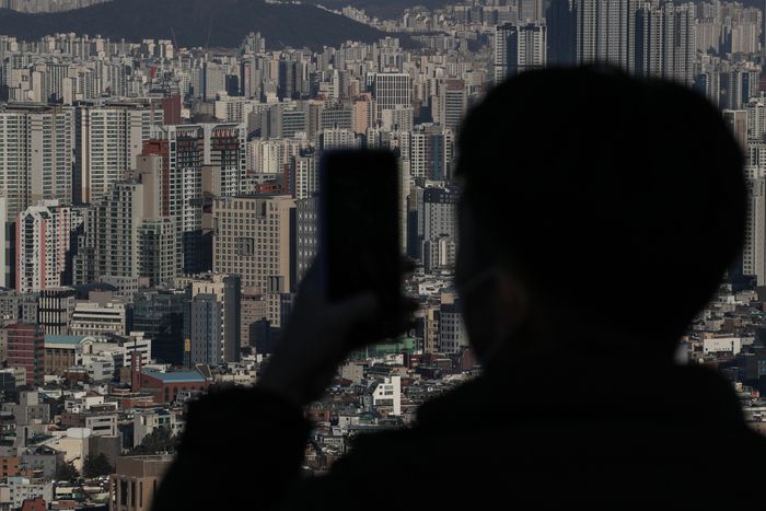 지난 1월 3일 서울 중구 남산에서 바라본 서울 강북지역 도심의 아파트 단지 모습. 성동훈 기자